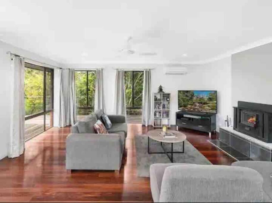 Blue Mountains Charm With Spa! Holiday home Wentworth Falls