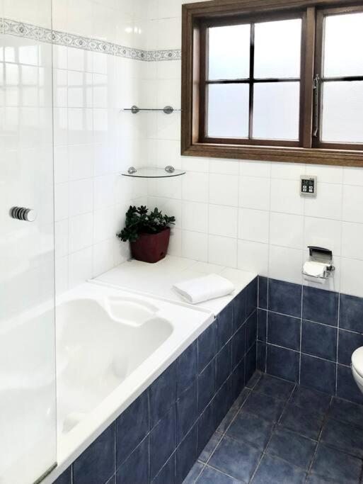 Blue Mountains Charm With Spa! Holiday home Wentworth Falls